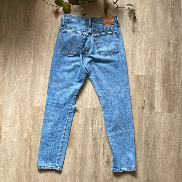 Levi's Big E 501  Distressed Jeans - Picture 5 of 9